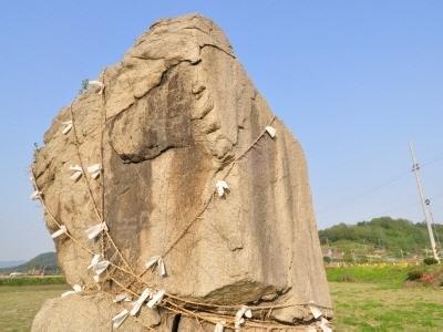 제천 입석리 선돌 윗단 썸네일 이미지